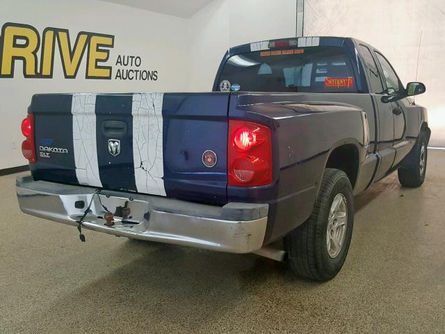 1D7HE42K95S187086 - 2005 DODGE DAKOTA SLT BLUE photo 4