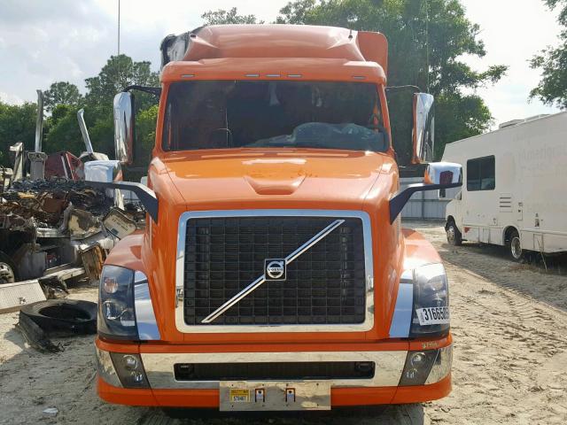 4V4NC9EJ8JN976815 - 2018 VOLVO 122 ORANGE photo 9