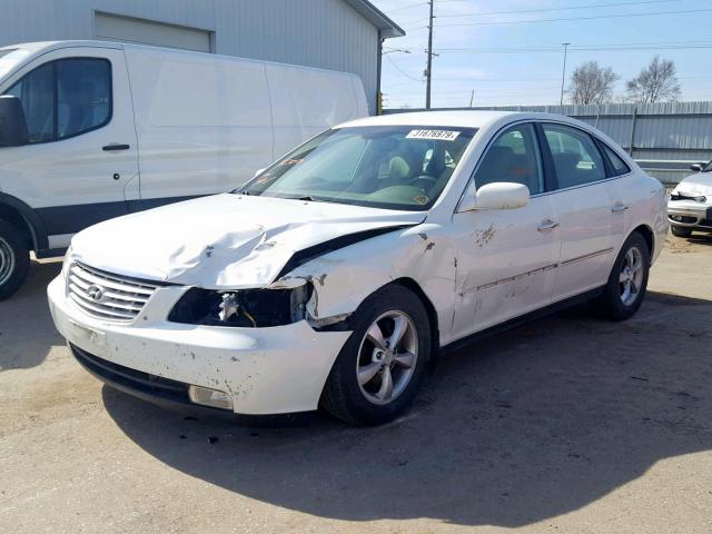 KMHFC46F07A182738 - 2007 HYUNDAI AZERA SE WHITE photo 2