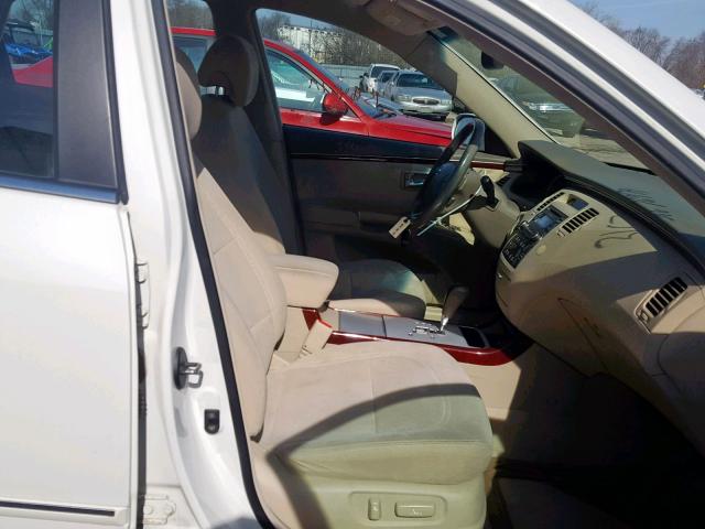 KMHFC46F07A182738 - 2007 HYUNDAI AZERA SE WHITE photo 5