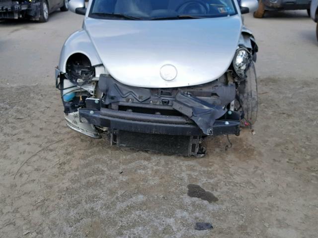 3VWBK21C83M415461 - 2003 VOLKSWAGEN NEW BEETLE Gümüş foto 9