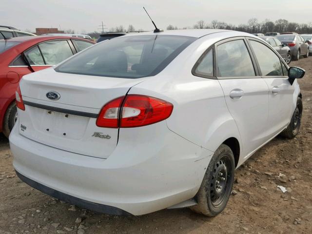 3FADP4AJ2BM137524 - 2011 FORD FIESTA S WHITE photo 4