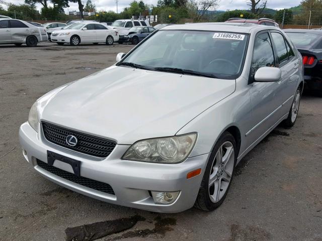 JTHBD192520045539 - 2002 LEXUS IS 300 SILVER photo 2