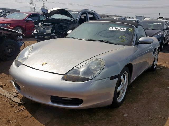 WP0CA298XYU627212 - 2000 PORSCHE BOXSTER SILVER photo 2