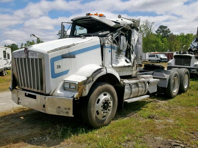 2XKDD49X67M167655 - 2007 KENWORTH CONSTRUCTI WHITE photo 2