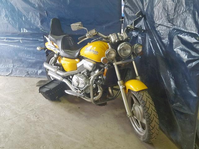 JH2RC4308TM200906 - 1996 HONDA VF750 C YELLOW photo 1