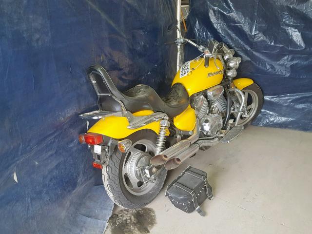 JH2RC4308TM200906 - 1996 HONDA VF750 C YELLOW photo 4