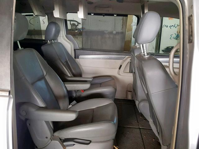 2V4RW3D16AR167129 - 2010 VOLKSWAGEN ROUTAN SE SILVER photo 6