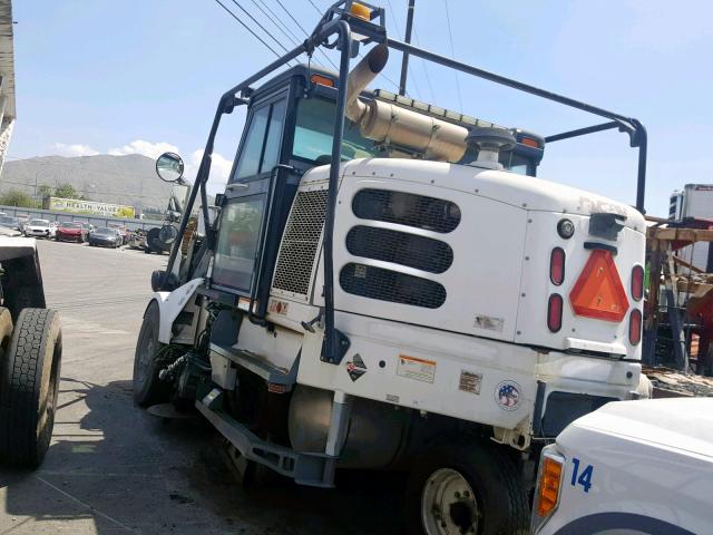 NP1057D - 2009 ELGI SWEEPER WHITE photo 3