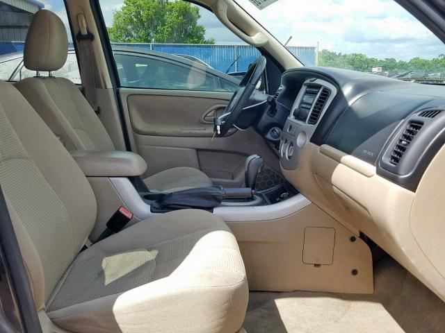 4F2YZ04176KM25076 - 2006 MAZDA TRIBUTE S BROWN photo 5