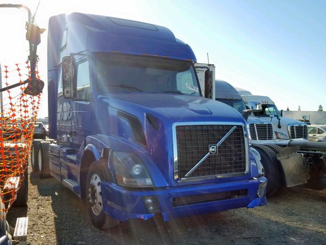 4V4NC9TG3DN563647 - 2013 VOLVO VN VNL BLUE photo 1