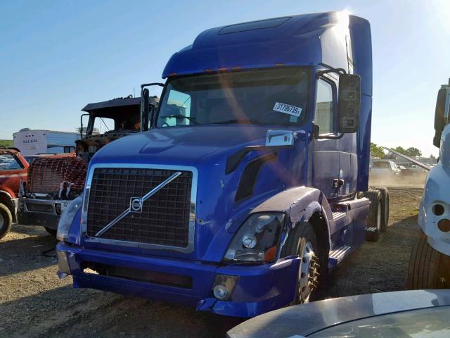 4V4NC9TG3DN563647 - 2013 VOLVO VN VNL BLUE photo 2