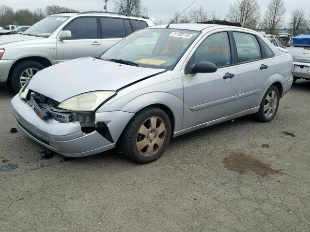 1FAFP38352W157745 - 2002 FORD FOCUS ZTS SILVER photo 2