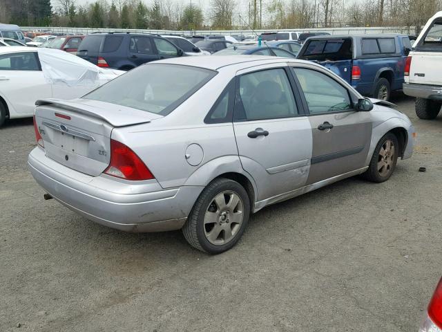 1FAFP38352W157745 - 2002 FORD FOCUS ZTS SILVER photo 4