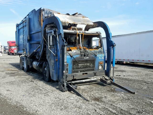 1M2AC08C15M010445 - 2005 MACK 600 LE600 TWO TONE photo 1