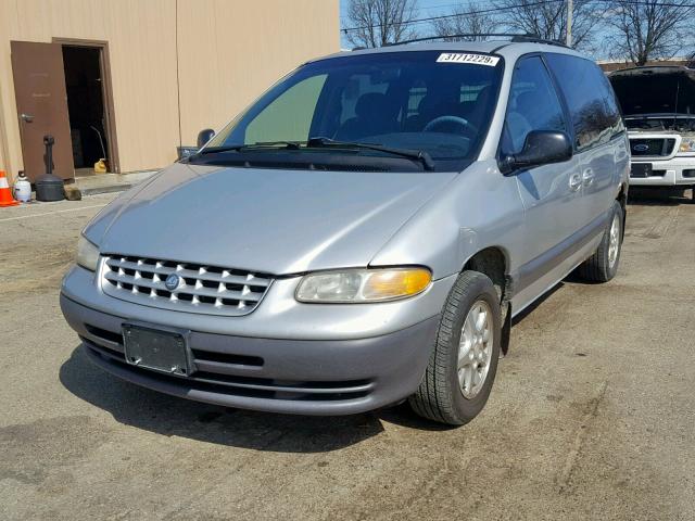 2P4GP45G7YR550011 - 2000 PLYMOUTH VOYAGER SE SILVER photo 2