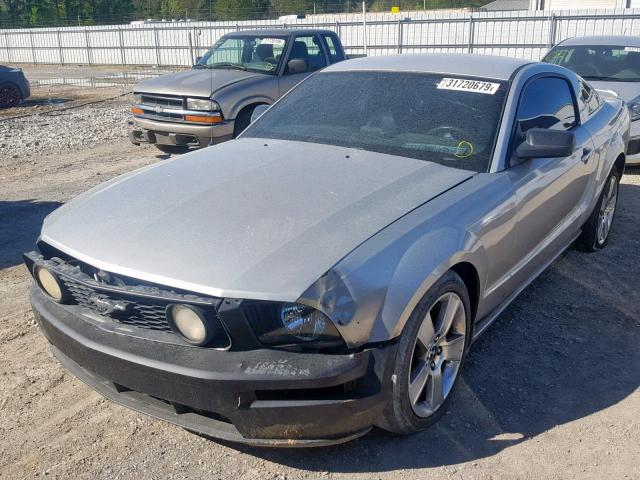 1ZVFT82H965261008 - 2006 FORD MUSTANG GT SILVER photo 2