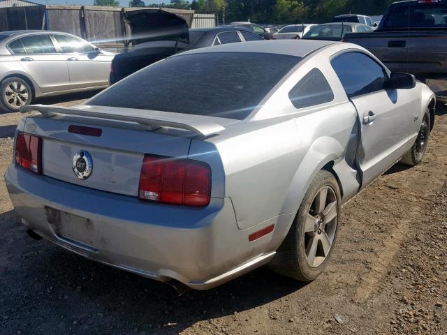 1ZVFT82H965261008 - 2006 FORD MUSTANG GT SILVER photo 4