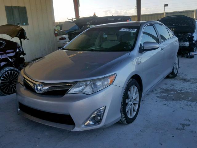 4T1BD1FK9CU063408 - 2012 TOYOTA CAMRY HYBR SILVER photo 2