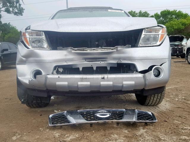 5N1AR18U75C739827 - 2005 NISSAN PATHFINDER SILVER photo 9