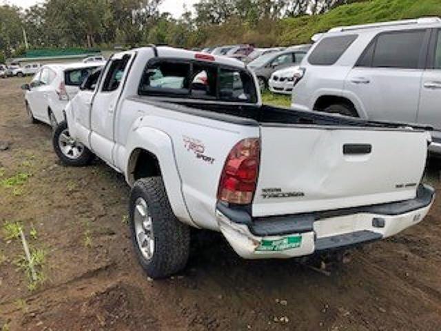 3TMMU52N05M001505 - 2005 TOYOTA TACOMA DOU WHITE photo 3