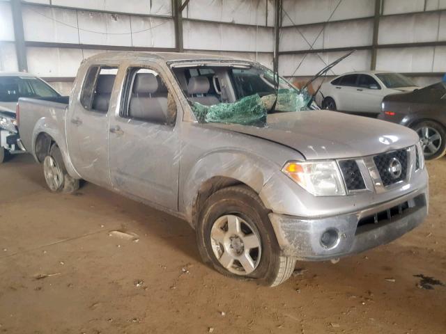 1N6AD07U26C405217 - 2006 NISSAN FRONTIER C SILVER photo 1