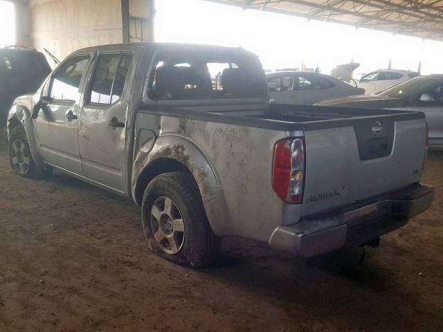 1N6AD07U26C405217 - 2006 NISSAN FRONTIER C SILVER photo 3