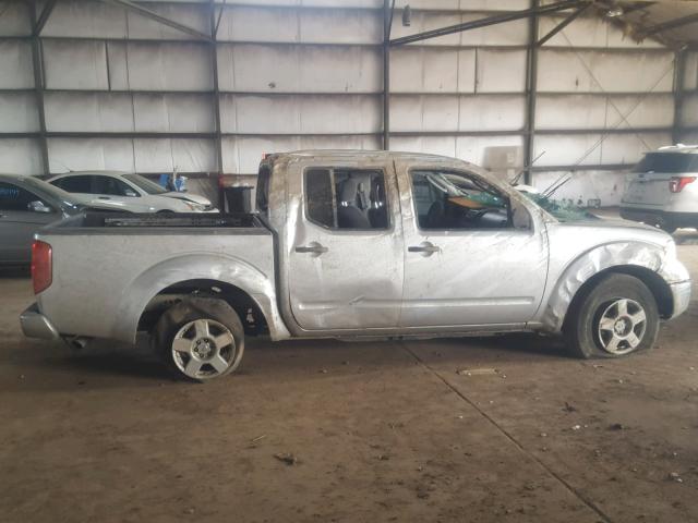 1N6AD07U26C405217 - 2006 NISSAN FRONTIER C SILVER photo 9