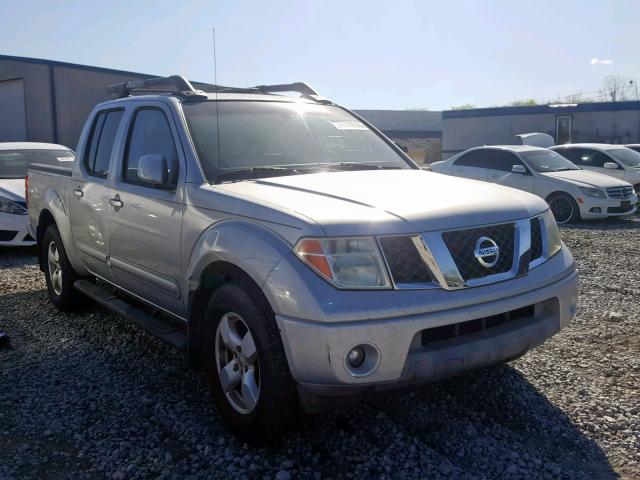 1N6AD07U56C405308 - 2006 NISSAN FRONTIER C SILVER photo 1