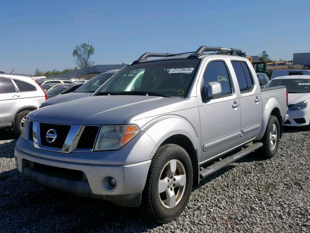 1N6AD07U56C405308 - 2006 NISSAN FRONTIER C SILVER photo 2