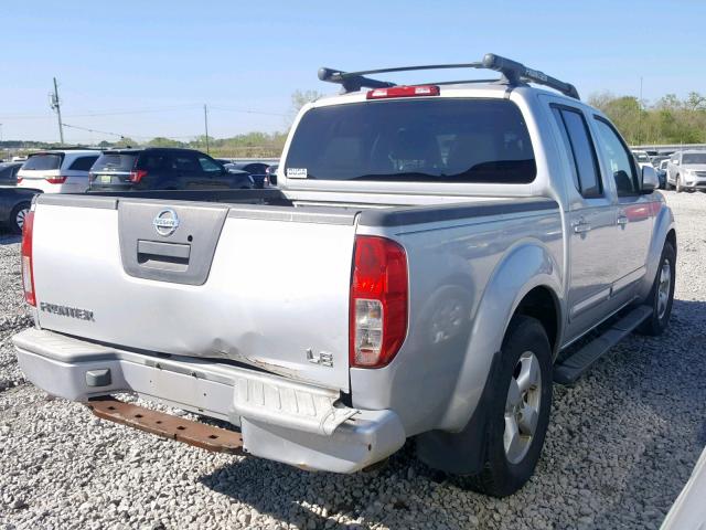 1N6AD07U56C405308 - 2006 NISSAN FRONTIER C SILVER photo 4