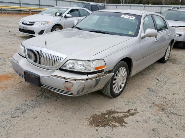 1LNHM81W03Y676698 - 2003 LINCOLN TOWN CAR E SILVER photo 2