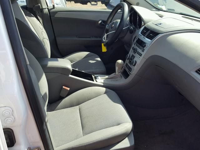 1G1ZA5EUXBF358423 - 2011 CHEVROLET MALIBU LS WHITE photo 5