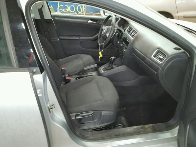 3VW2K7AJ6DM206443 - 2013 VOLKSWAGEN JETTA BASE SILVER photo 5