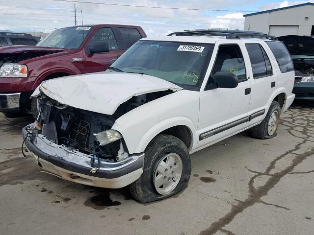 1GNDT13W41K246903 - 2001 CHEVROLET BLAZER WHITE photo 2