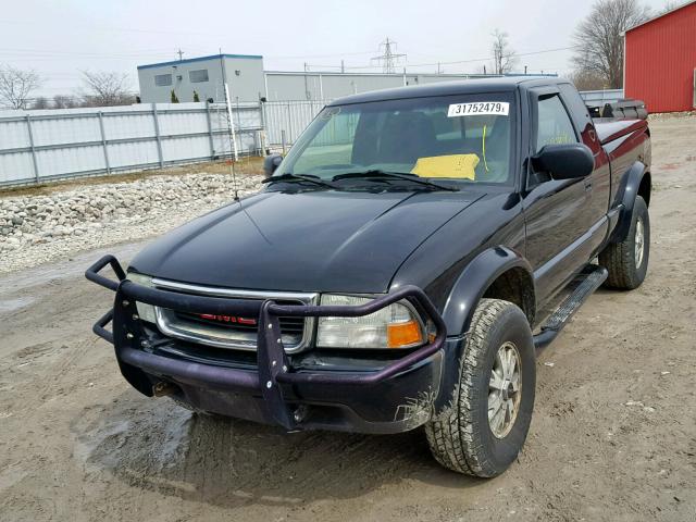 1GTCT19W628211385 - 2002 GMC SONOMA BLACK photo 2