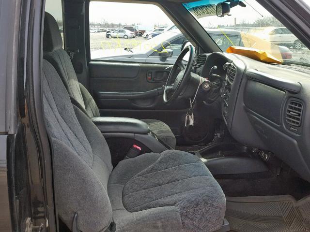 1GTCT19W628211385 - 2002 GMC SONOMA BLACK photo 5