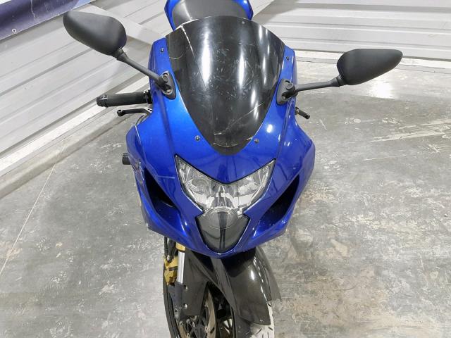 JS1GN7CA452113954 - 2005 SUZUKI GSX-R600 K BLUE photo 9