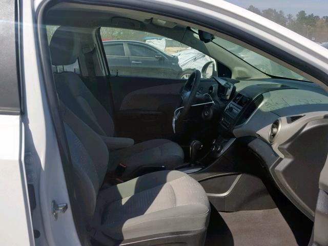 1G1JA5SH8G4183337 - 2016 CHEVROLET SONIC LS WHITE photo 5