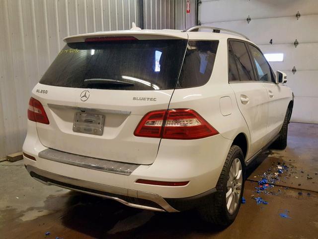 4JGDA0EB1FA514852 - 2015 MERCEDES-BENZ ML 250 BLU WHITE photo 4