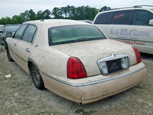 1LNFM83W2WY678560 - 1998 LINCOLN TOWN CAR C WHITE photo 3