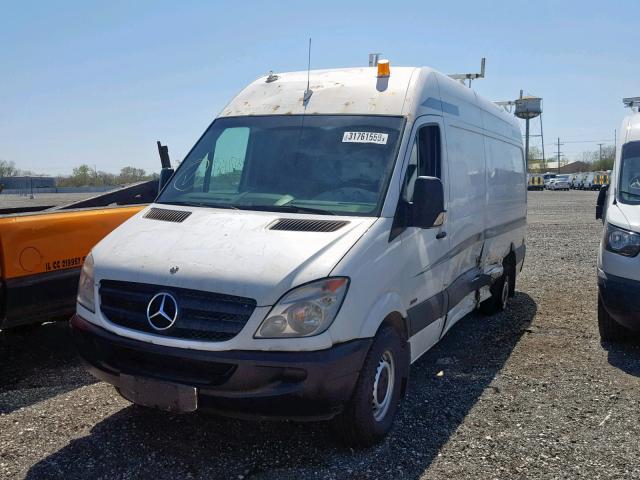 WD3PE8CC0B5508702 - 2011 MERCEDES-BENZ SPRINTER 2 WHITE photo 2