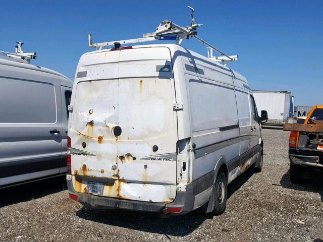 WD3PE8CC0B5508702 - 2011 MERCEDES-BENZ SPRINTER 2 WHITE photo 4