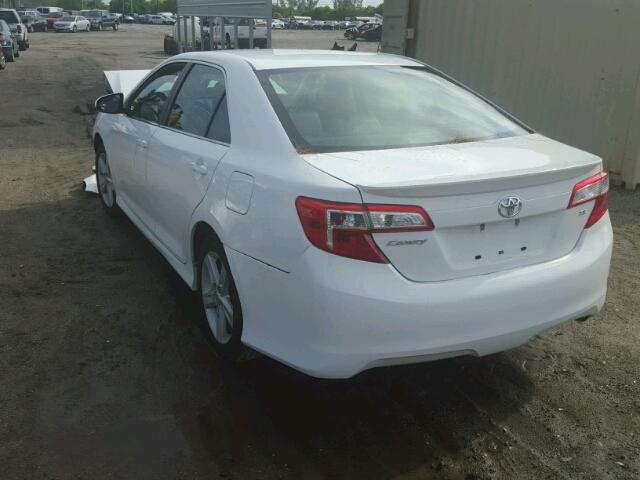 4T1BF1FK1DU675470 - 2013 TOYOTA CAMRY L/SE WHITE photo 3