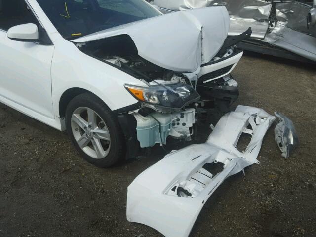 4T1BF1FK1DU675470 - 2013 TOYOTA CAMRY L/SE WHITE photo 9