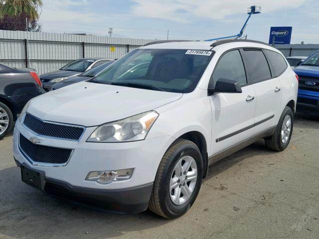 1GNLREED8AS153430 - 2010 CHEVROLET TRAVERSE L WHITE photo 2