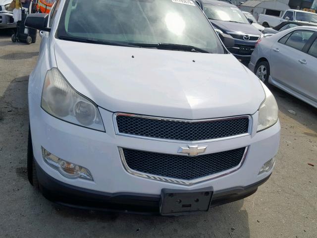 1GNLREED8AS153430 - 2010 CHEVROLET TRAVERSE L WHITE photo 9