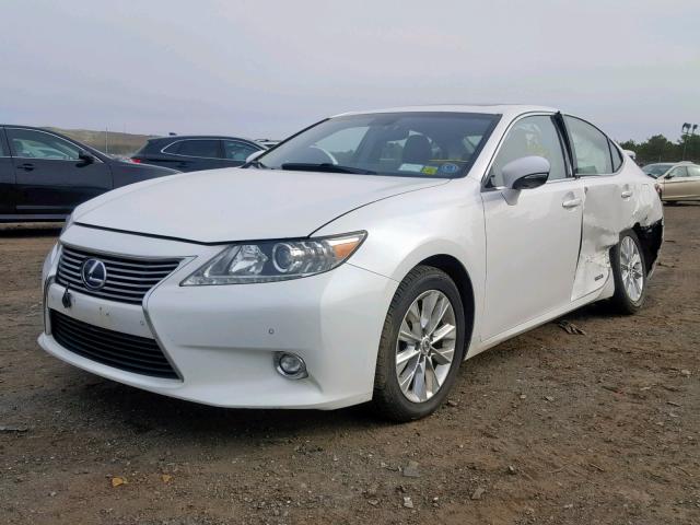 JTHBW1GG0E2040573 - 2014 LEXUS ES 300H WHITE photo 2