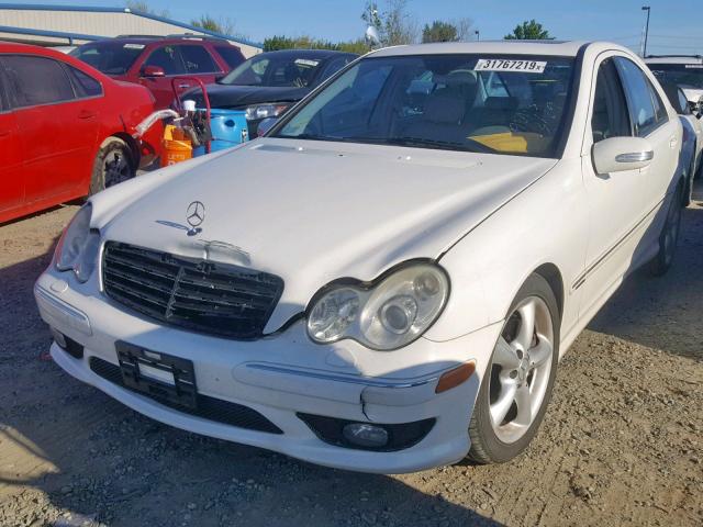 WDBRF40J85F692324 - 2005 MERCEDES-BENZ C 230K SPO WHITE photo 2