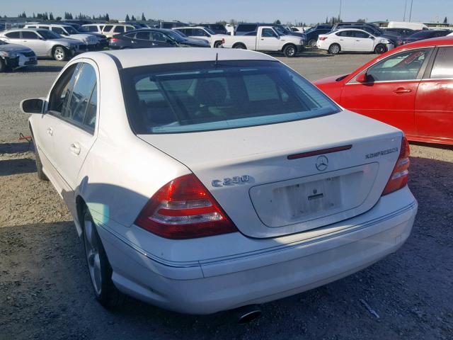 WDBRF40J85F692324 - 2005 MERCEDES-BENZ C 230K SPO WHITE photo 3